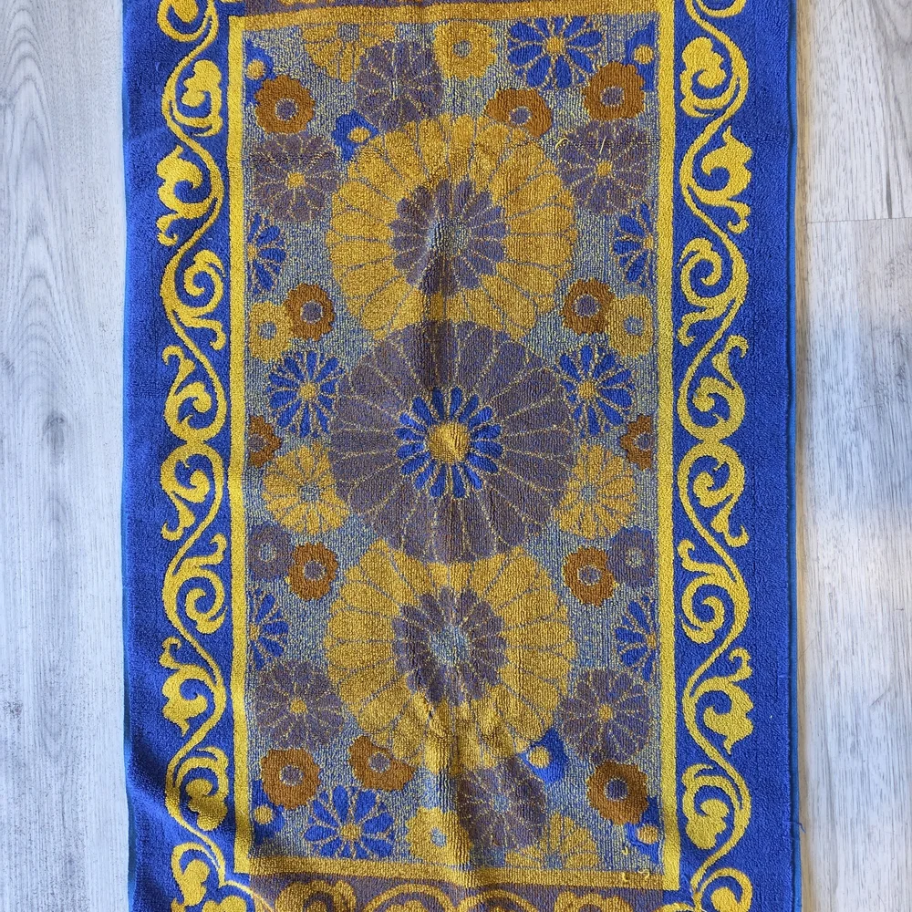 Fieldcrest Blue and Yellow Patterned Rug - Picture 3 of 7